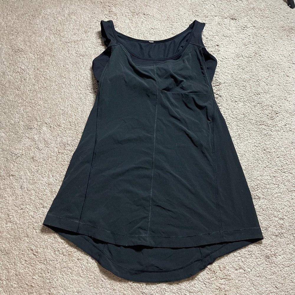 Lululemon black tank top with built in bra size 8